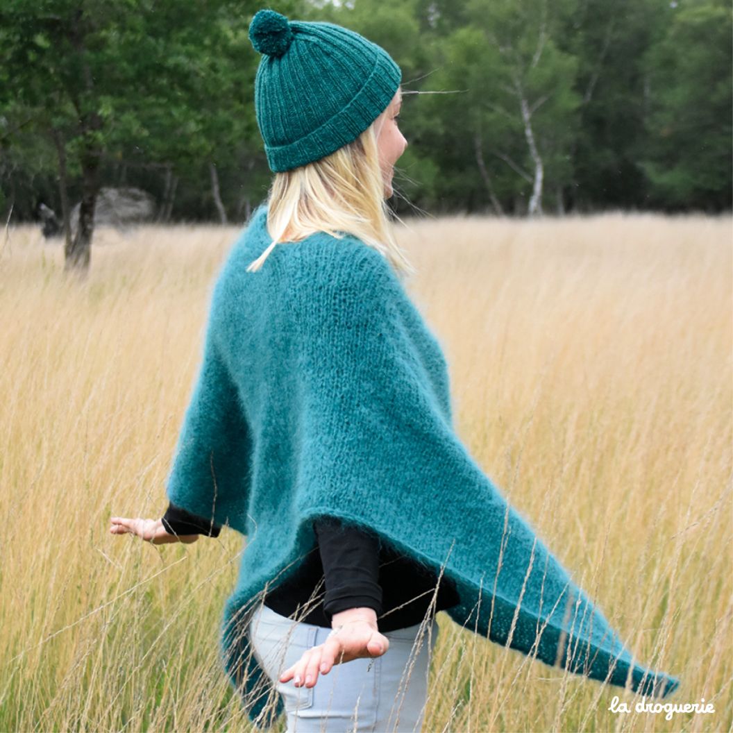 https://www.ladroguerie.com/wp-content/uploads/2023/09/poncho-transformable-femme-kid-mohair-kit-tricot-dos.jpg