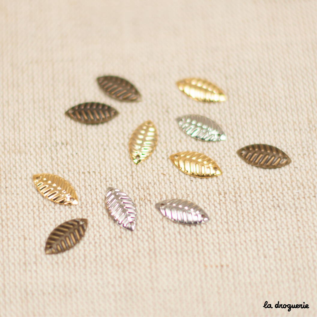 Perle "Estampe végétale 2 trous" 13 mm