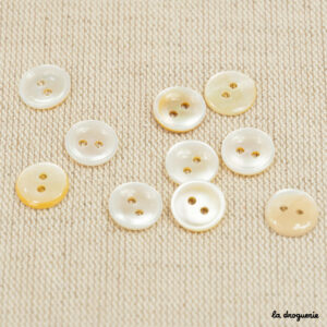 Bouton Nacre blanche cuvette 2 trous 11 mm