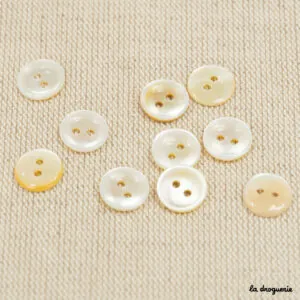 Bouton Nacre blanche cuvette 2 trous 11 mm