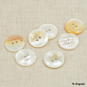 Bouton Nacre blanche cuvette 2 trous 20 mm