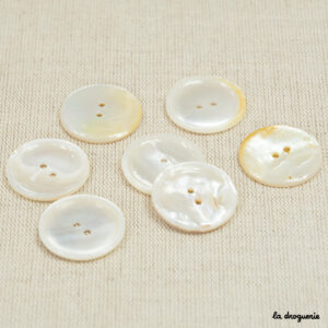 Bouton Nacre blanche cuvette 2 trous 27 mm