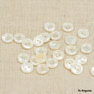 Bouton Nacre blanche cuvette 2 trous 9 mm