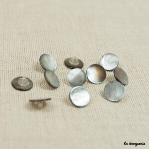 Bouton Nacre grise pastille ronde 11 mm