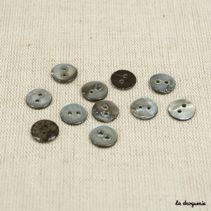 Bouton Nacre grise pion 11 à 12 mm